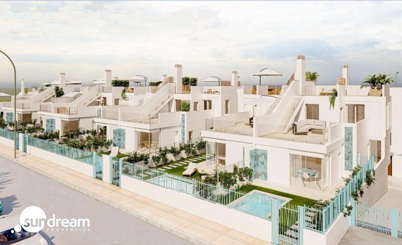 Chalet pareado en venta con piscina privada  en Los Alcázares