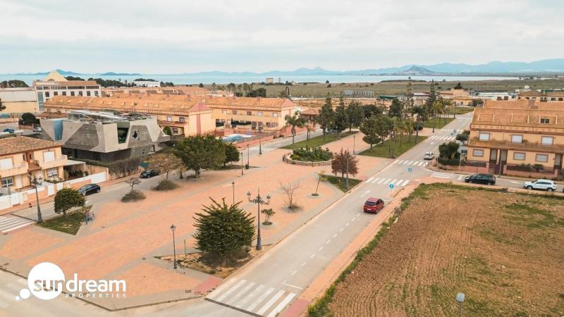 Chalet pareado en venta con piscina privada  en Los Alcázares