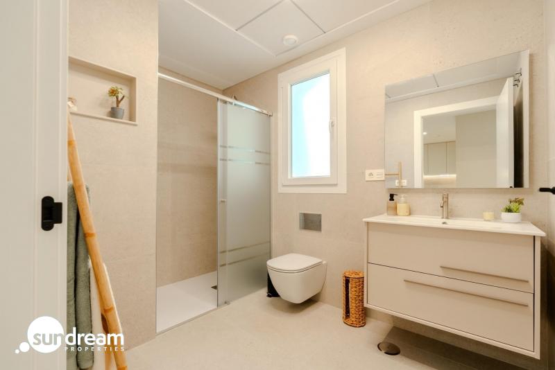 Chalet pareado en venta con piscina privada  en Los Alcázares