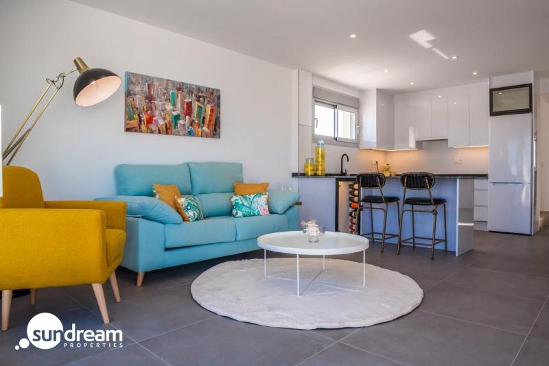 VILLA A LA VENTA CON PISCINA PRIVADA Y GARAJE  EN LOS ALCAZARES