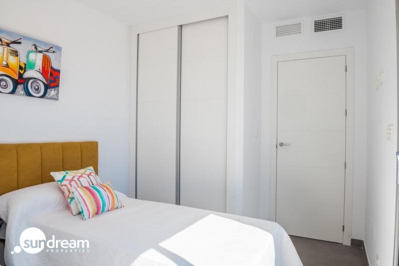 VILLA A LA VENTA CON PISCINA PRIVADA Y GARAJE  EN LOS ALCAZARES