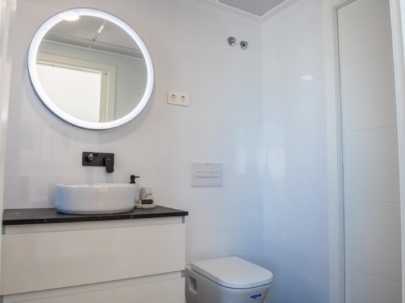 VILLA A LA VENTA CON PISCINA PRIVADA Y GARAJE  EN LOS ALCAZARES