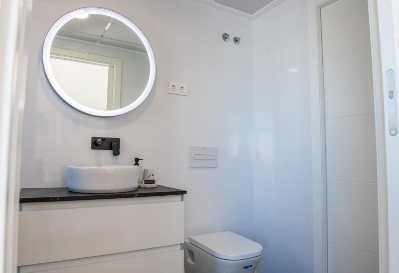 VILLA A LA VENTA CON PISCINA PRIVADA Y GARAJE EN LOS ALCAZARES