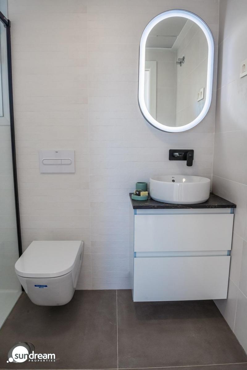 VILLA A LA VENTA CON PISCINA PRIVADA Y GARAJE  EN LOS ALCAZARES