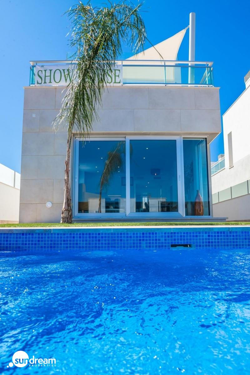 g_39994-3-39 VILLA A LA VENTA CON PISCINA PRIVADA Y GARAJE EN LOS ALCAZARES
