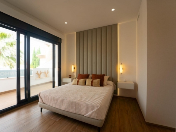 Chalet a la venta con piscina privada en San Pedro del Pinatar
