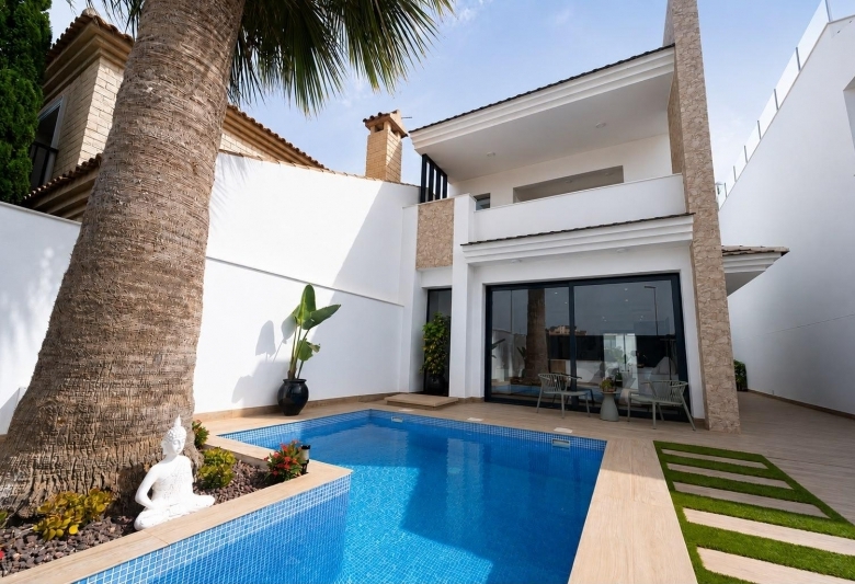 Chalet a la venta con piscina privada en San Pedro del Pinatar