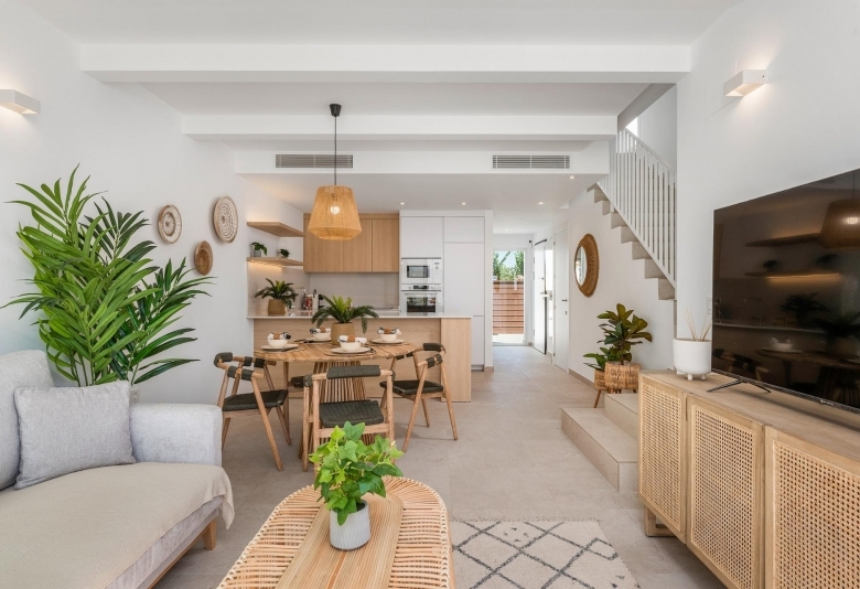 Bungalow de planta alta con solarium privado a la venta en Dolores