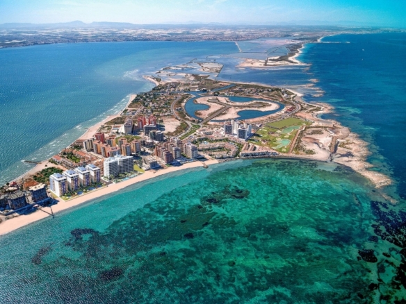 Apartamento de 2 dormitorios a la venta en La Manga del Mar Menor