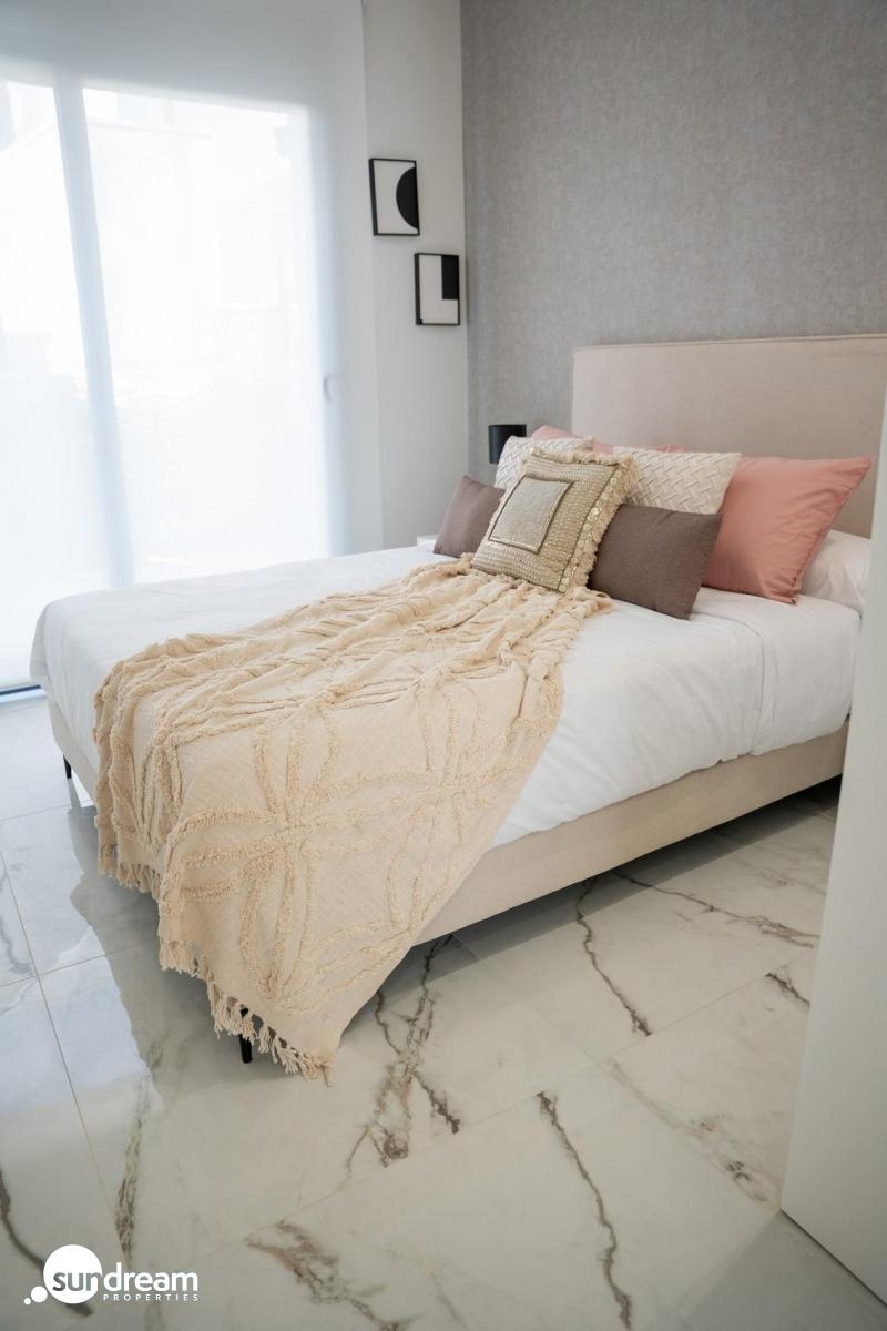 Chalet independiente en una sola planta con 3 dormitorios a la venta en Ciudad Quesada(Alicante)