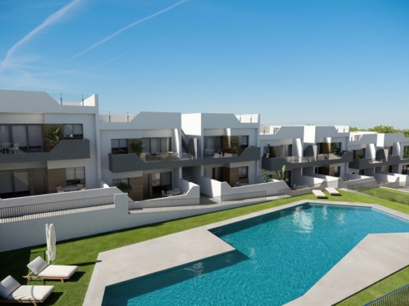 Bungalow de planta alta de 2 dormitorios con solarium privado a la venta en San Miguel de Salinas