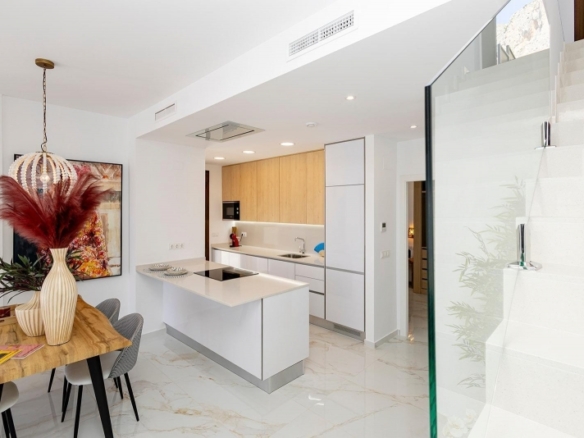 Villa de nueva construcción con piscina privada y vistas al mar en Polop