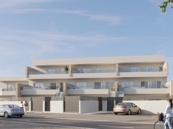 Adosado de 3 dormitorios con piscina privada a la venta en Pilar de la Horadada(Alicante)