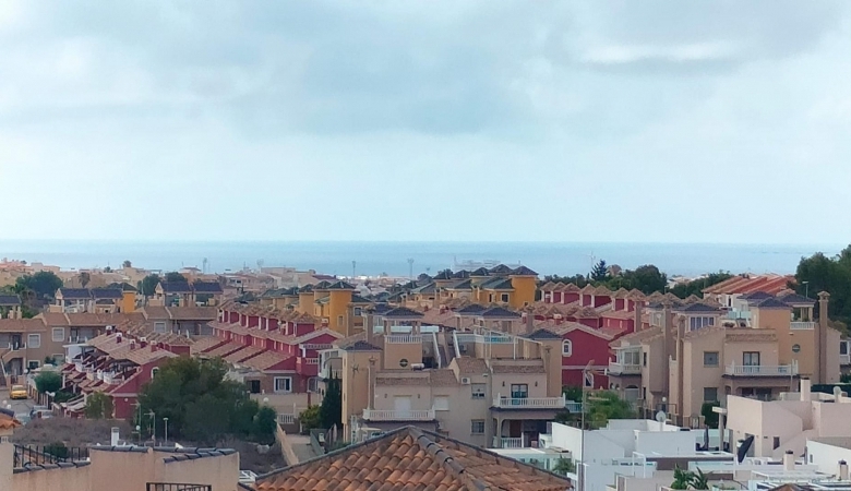 Adosado moderno de nueva construcción con 3 dormitorios a la venta en Orihuela Costa