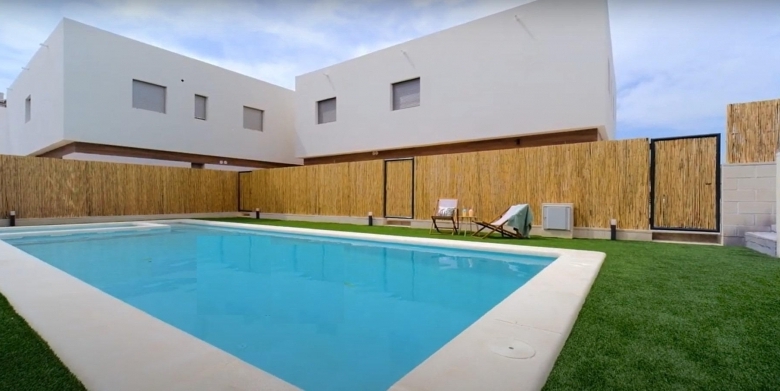 Adosado moderno de nueva construcción con 3 dormitorios a la venta en Orihuela Costa
