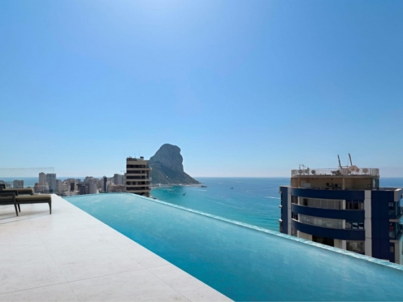 Ático de 2 dormitorios a la venta a solo 400 m. de la playa en Calpe