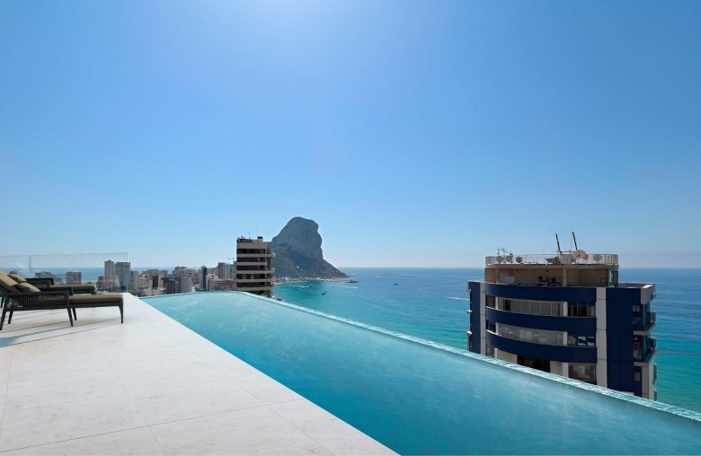Ático de nueva construcción de 1 dormitorio a la venta a pocos pasos de la playa en Calpe.