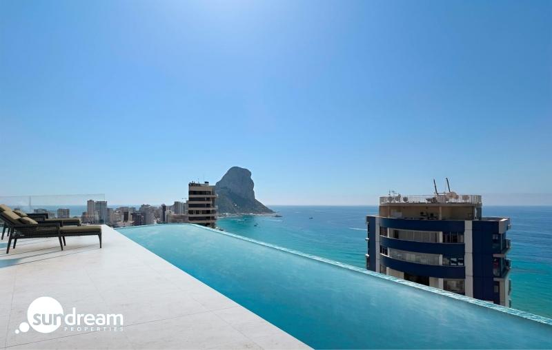 Ático de nueva construcción de 1 dormitorio a la venta a pocos pasos de la playa en Calpe.