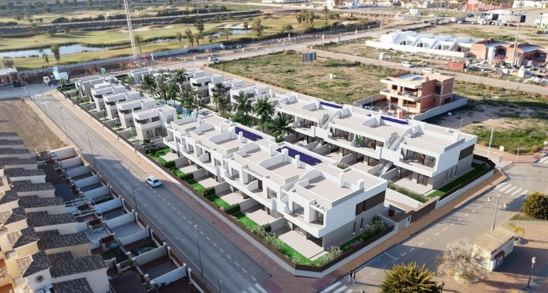 Villa de obra nueva en venta con piscina en Los Alcázares