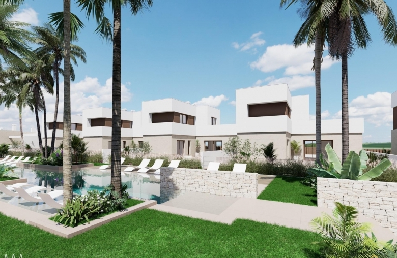 Villa obra nueva en venta con piscina en Los Alcazares