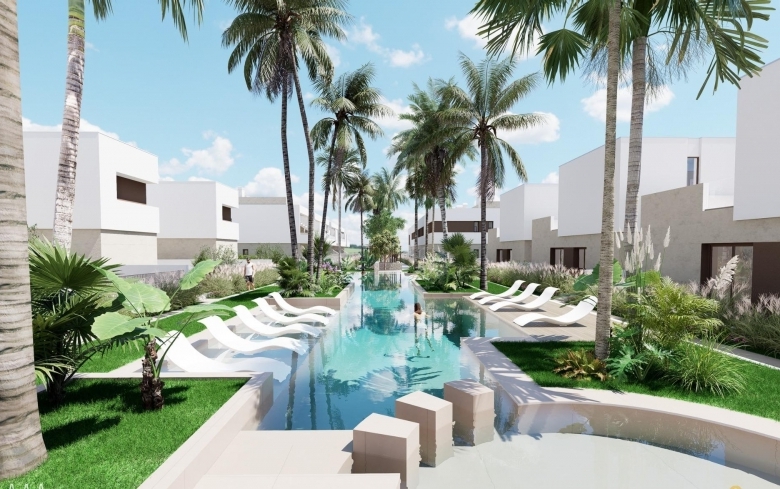 Villa obra nueva en venta con piscina en Los Alcazares