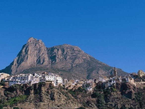 Chalet obra nueva en venta con piscina en Finestrat