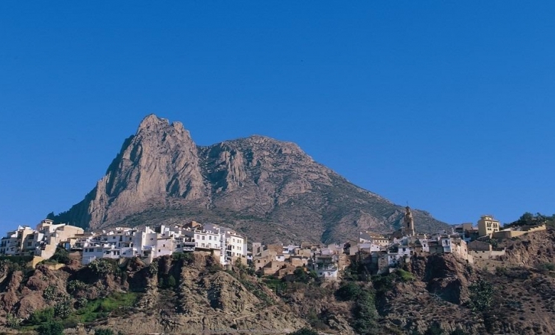 Chalet obra nueva en venta con piscina en Finestrat