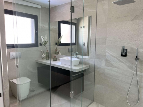 Villa en venta con piscina en Ciudad Quesada Rojales