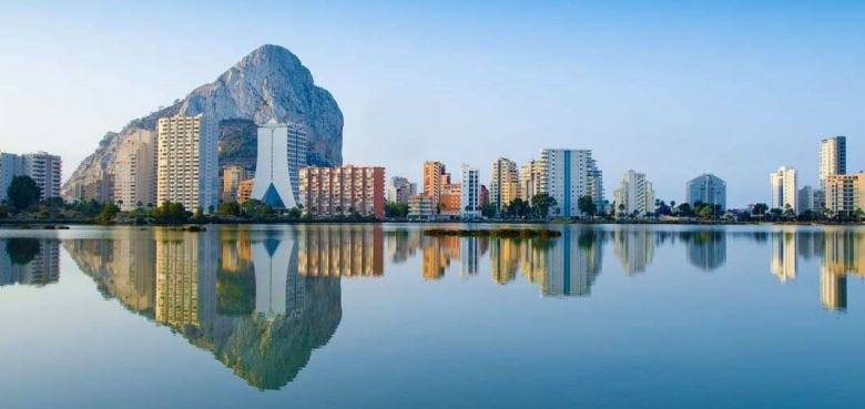 Ático en venta obra nueva con piscina y garaje en Calpe