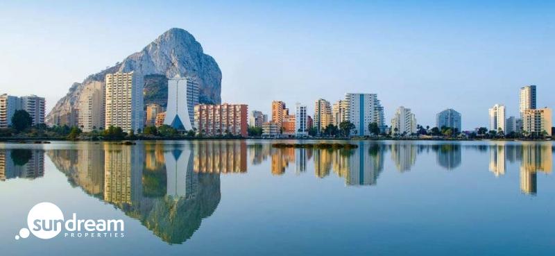 Ático en venta obra nueva con piscina y garaje en Calpe