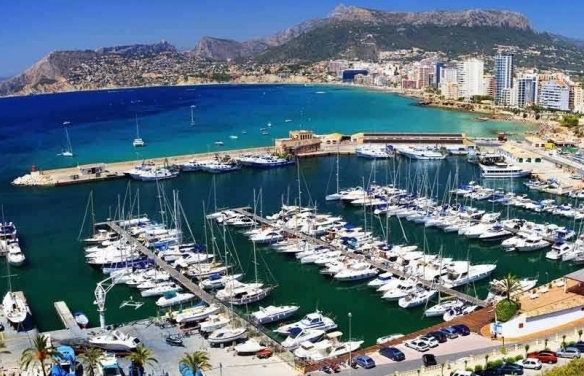 Ático en venta obra nueva con piscina y garaje en Calpe