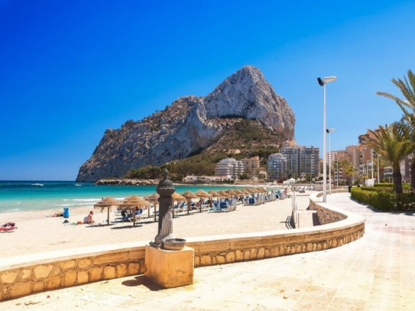 Ático en venta obra nueva con piscina y garaje en Calpe