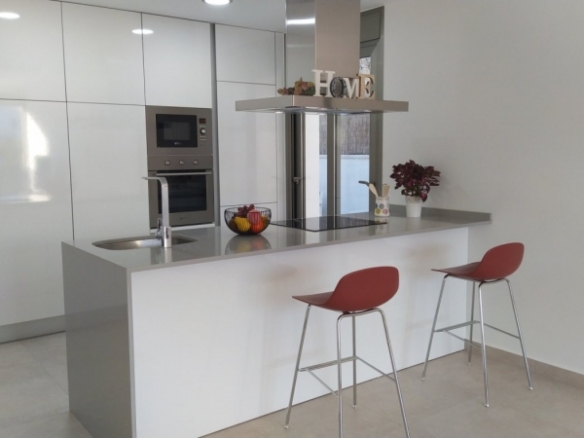 Villa en venta obra nueva con piscina en Villamartin