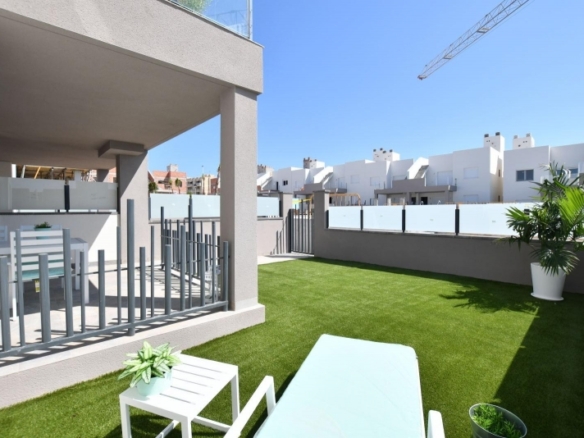 Bungalow en venta obra nueva con piscina San Miguel