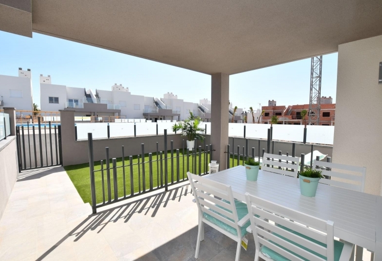 Bungalow en venta obra nueva con piscina San Miguel