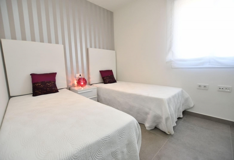 Bungalow en venta con garaje y piscina en San Miguel