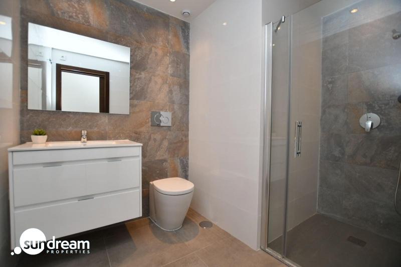 Bungalow en venta con garaje y piscina en San Miguel