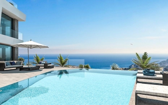 Villa en venta con piscina y vistas al mar en Calpe