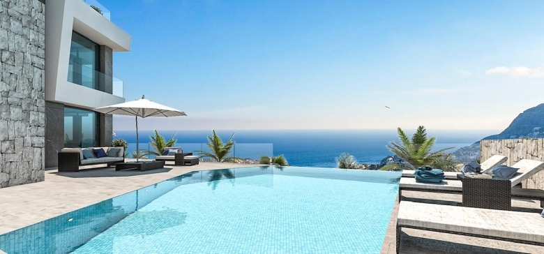 Villa en venta con piscina y vistas al mar en Calpe