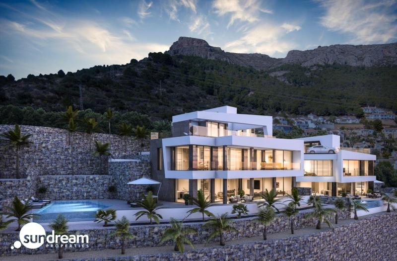 Villa en venta con piscina y vistas al mar en Calpe