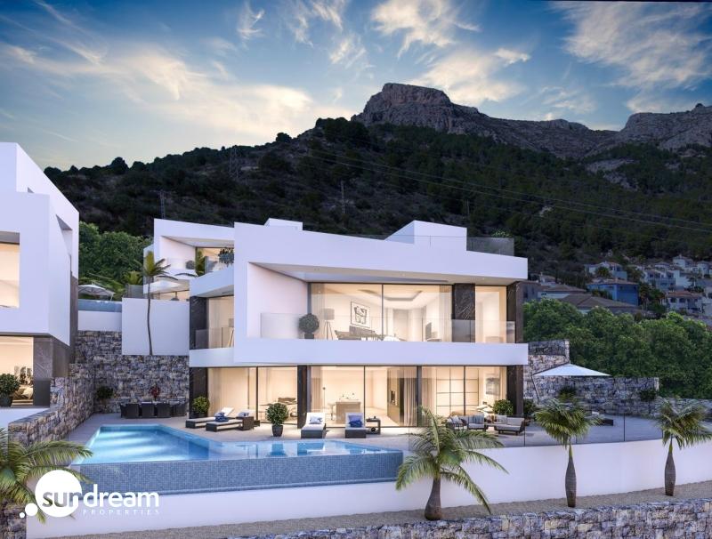 Villa en venta con piscina y vistas al mar en Calpe