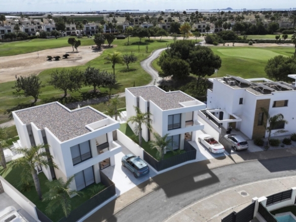 Villa en venta obra nueva en Roda Golf San Javier