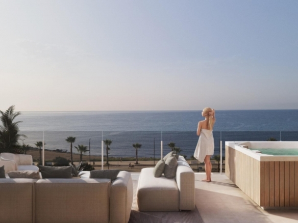 Apartamento de planta baja de 1 dormitorio frente al mar a la venta en Villajoyosa