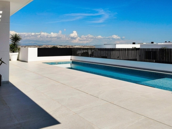 Villa en venta obra nueva con piscina Ciudad Quesada