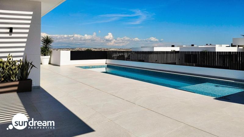 Villa en venta obra nueva con piscina Ciudad Quesada