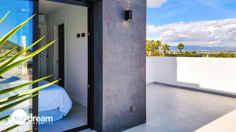 Villa en venta con piscina en Ciudad Quesada