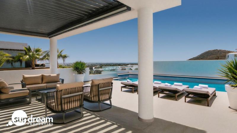 Villa en venta con piscina en Ciudad Quesada