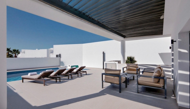 Villa en venta con piscina en Ciudad Quesada