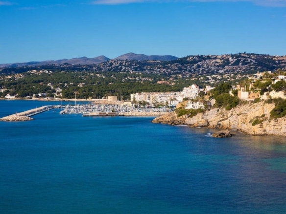 Villa de lujo obra nueva con piscina en Moraira