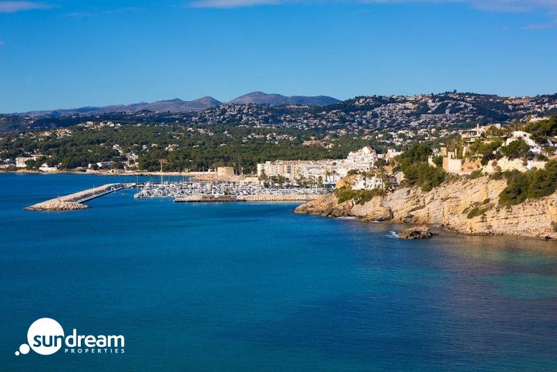 Villa de lujo obra nueva con piscina en Moraira